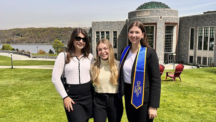 Current mentor Jana Brzovski ’21 (right) with her mentee Sarah Walsh ’24 (center) on the Marist Green. Also pictured, Sarah Brzovski ’26 (left).