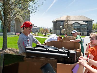 Photo of students at Recycling Day